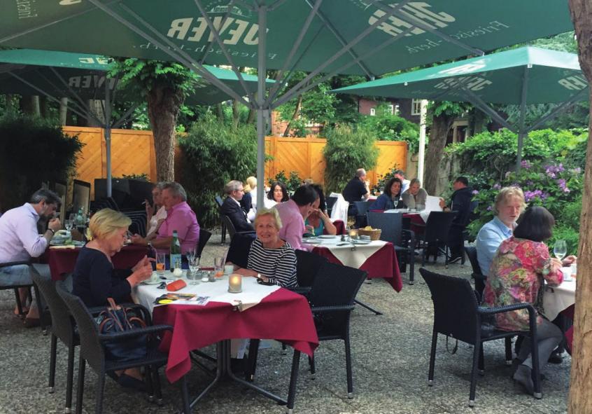 Blick auf die Sommerterrasse des Il Gambero