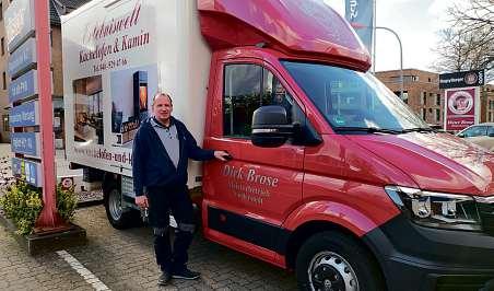 Dirk Brose, der das Unternehmen Kachelofen und Kamin in Norderstedt leitet, bietet neueste und innovative Feuerstätten für jeden Anspruch. Fotos: Tina Jordan Dirk Brose, der das Unternehmen Kachelofen und Kamin in Norderstedt leitet, bietet neueste und innovative Feuerstätten für jeden Anspruch. Fotos: Tina Jordan
