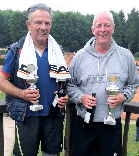 Herren 60: Stefan Krohn schlägt Hans Stephan Schandrach 6:3, 6:1 (beide TC Barsbüttel) Herren 60: Stefan Krohn schlägt Hans Stephan Schandrach 6:3, 6:1 (beide TC Barsbüttel)