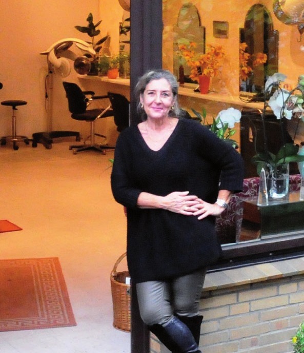 Kathrin Barth vor ihrem Salon