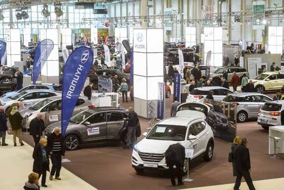 Großer Andrang herrschte an allen Messetagen in der Halle B6. Aber nicht nur schauen war angesagt, auch selbst fahren machte Spaß, Foto: Klaus Bodig Großer Andrang herrschte an allen Messetagen in der Halle B6. Aber nicht nur schauen war angesagt, auch selbst fahren machte Spaß, Foto: Klaus Bodig