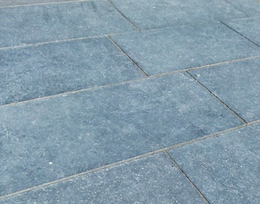 Einfach elegant: Bodenbelag aus Blaustein