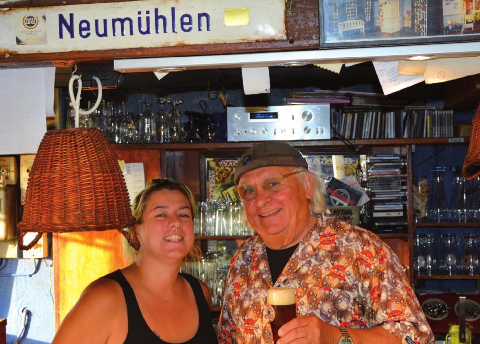 Vertrautes Team: Käpt’n Hannes mit Tresenkraft Franzi Wollach