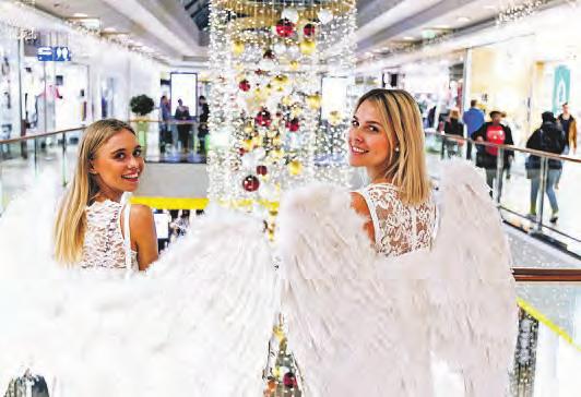 Zwei Engel fürs Phoenix Center: Das beliebte Harburger Einkaufszentrum ist schon voll und ganz auf Weihnachten eingestellt. Foto: Fashion Time Zwei Engel fürs Phoenix Center: Das beliebte Harburger Einkaufszentrum ist schon voll und ganz auf Weihnachten eingestellt. Foto: Fashion Time