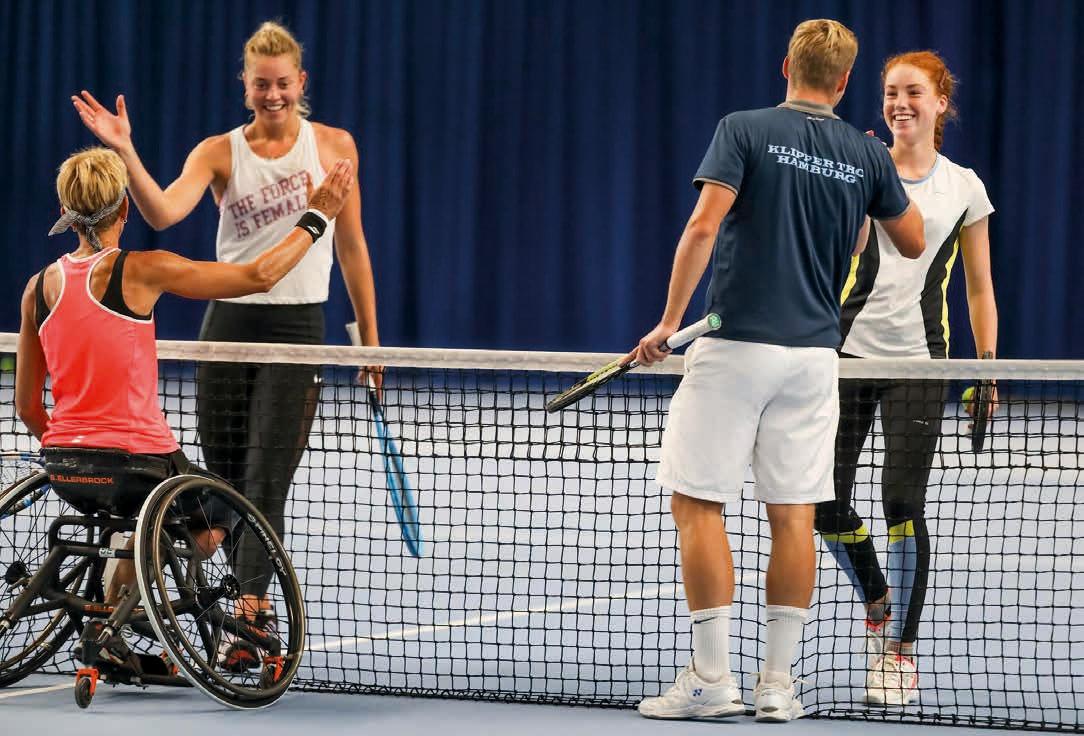 Sabine, Carina, Ella Seidel und Leo Schörner nach ihrem Match. Foto Klipper THC Sabine, Carina, Ella Seidel und Leo Schörner nach ihrem Match. Foto Klipper THC