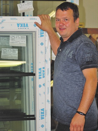 Straßen- oder Fluglärm kann man mit Schallschutzfenstern stark minimieren, Michael Thiel (Firma Nötzel) liefert beste Qualität Foto: jor Straßen- oder Fluglärm kann man mit Schallschutzfenstern stark minimieren, Michael Thiel (Firma Nötzel) liefert beste Qualität Foto: jor