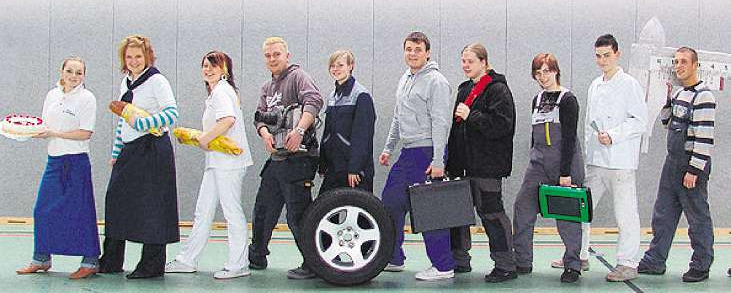 Konditor, Bäcker, Mechatroniker, Kaufmann, Installateur, Einrichter – das Handwerk bietet in Schleswig-Holstein mehr als 300 Ausbildungsberufe an. Die Perspektiven sind hervorragend. Handwerk hat nach wie vor einen hohen Stellenwert in Deutschland. Fachkräfte werden händeringend gesucht Foto: Handwerkskammer Lübeck Konditor, Bäcker, Mechatroniker, Kaufmann, Installateur, Einrichter – das Handwerk bietet in Schleswig-Holstein mehr als 300 Ausbildungsberufe an. Die Perspektiven sind hervorragend. Handwerk hat nach wie vor einen hohen Stellenwert in Deutschland. Fachkräfte werden händeringend gesucht Foto: Handwerkskammer Lübeck