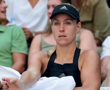 Angie Kerber, ziemlich ratlos beim Seitenwechsel gegen Domenica Cibulkova. Das Match verlor sie mit 6:3, 3:6, 4:6. Foto: Jürgen Hasenkopf Angie Kerber, ziemlich ratlos beim Seitenwechsel gegen Domenica Cibulkova. Das Match verlor sie mit 6:3, 3:6, 4:6. Foto: Jürgen Hasenkopf