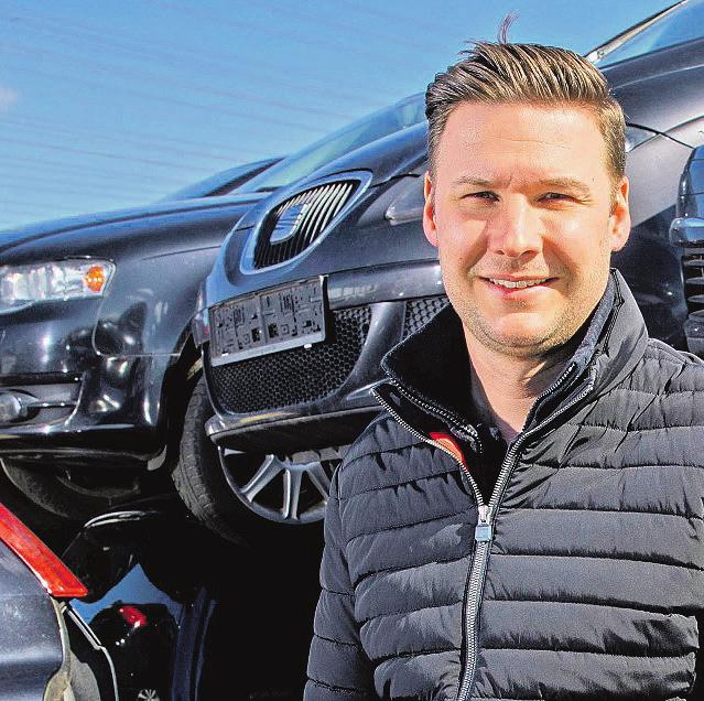 Tim Kiesow lenkt das Unternehmen, das alte Autos so wirtschaftlich und ökologisch wie möglich verwertet. Tim Kiesow lenkt das Unternehmen, das alte Autos so wirtschaftlich und ökologisch wie möglich verwertet.
