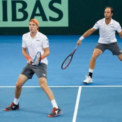 Weiter ungeschlagen im Davis Cup: Tim (Pütz) und Struffi (Jan Lennard Struff). (Foto: Jürgen Hasenkopf) Weiter ungeschlagen im Davis Cup: Tim (Pütz) und Struffi (Jan Lennard Struff). (Foto: Jürgen Hasenkopf)