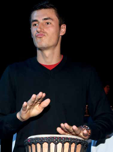 Stimmte sich schon mal aufs Dschungelcamp ein. Der australische Bad Boy Bernard Tomic versucht einen Neustart. Sein Minimal Ziel: die Top 5. (Foto: Jürgen Hasenkopf) Stimmte sich schon mal aufs Dschungelcamp ein. Der australische Bad Boy Bernard Tomic versucht einen Neustart. Sein Minimal Ziel: die Top 5. (Foto: Jürgen Hasenkopf)