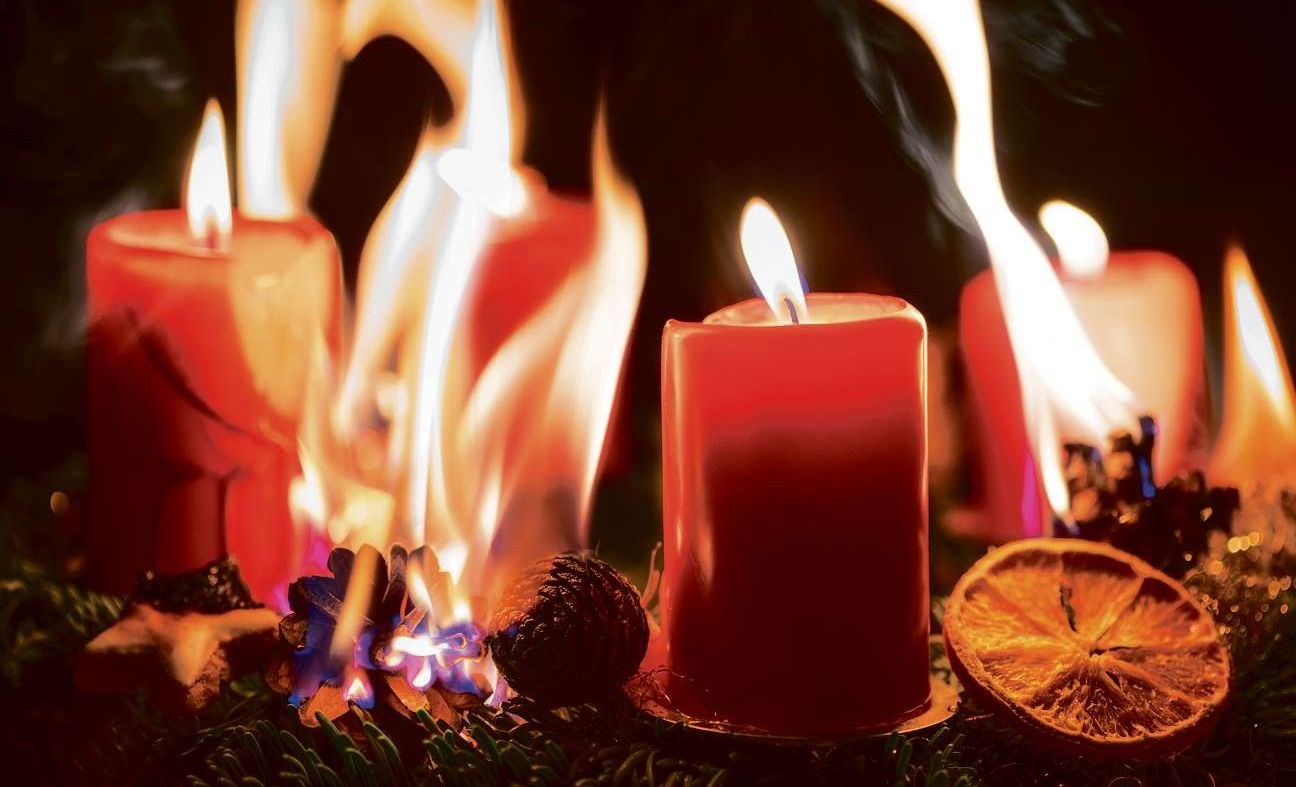 Brandgefahr: rund um die Weihnachtstage sollte man besonders achtsam sein. Foto: Adobe Stock/eyetronic Brandgefahr: rund um die Weihnachtstage sollte man besonders achtsam sein. Foto: Adobe Stock/eyetronic