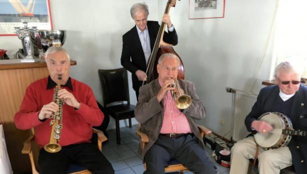 Holger Rosenau und Wolfram Gliffe (von rechts) mit Kollegen