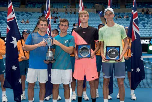 Davis Cup Stimmung bei den australischen Fans. Bei nur zwei Gewinnsätzen würde diese schnell vorbei sein. (Foto: Jürgen Hasenkopf) Davis Cup Stimmung bei den australischen Fans. Bei nur zwei Gewinnsätzen würde diese schnell vorbei sein. (Foto: Jürgen Hasenkopf)