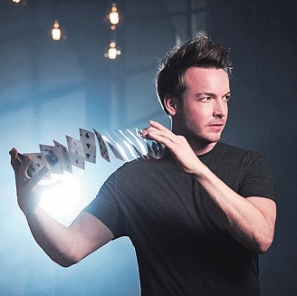 Nichts ist, wie es scheint, wenn Florian Zimmer auftritt Nichts ist, wie es scheint, wenn Florian Zimmer auftritt