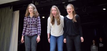 In ihrem stummen Musiktheaterstück verdeutlichen Schülerinnen aus Blankenese, dass Mädchen und Frauen eine Stimme gegeben werden muss