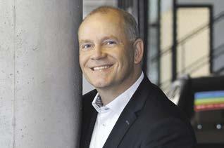 Willkommen: Filialleiter Lutz Frahm verspricht „exzellenten Premium-Service“ Foto: Christiane Koch Willkommen: Filialleiter Lutz Frahm verspricht „exzellenten Premium-Service“ Foto: Christiane Koch