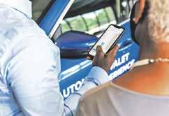 Hat der Fahrer seinen Wagen im ausgewiesenen Bereich des Parkhauss abgestellt, steigt er aus und aktiviert per Smartphone-App den Parkvorgang Fotos: Bedrock, Bosch, Ford Hat der Fahrer seinen Wagen im ausgewiesenen Bereich des Parkhauss abgestellt, steigt er aus und aktiviert per Smartphone-App den Parkvorgang Fotos: Bedrock, Bosch, Ford