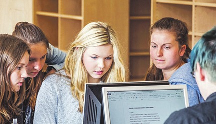 In der gut ausgestatteten Mediathek können auch Schulnotebooks ausgeliehen werden Foto: COMMWORK In der gut ausgestatteten Mediathek können auch Schulnotebooks ausgeliehen werden Foto: COMMWORK