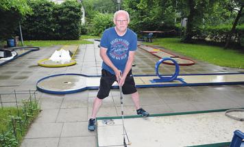 Dieter Jürs auf der Anlage des Minigolf-Clubs Elmshorn Dieter Jürs auf der Anlage des Minigolf-Clubs Elmshorn