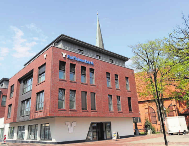 Der Neubau der Raiffeisenbank mit 300 Schließfächern befindet sich im Herzen Schwarzenbeks am Markt 6. Foto: Reitenbach Der Neubau der Raiffeisenbank mit 300 Schließfächern befindet sich im Herzen Schwarzenbeks am Markt 6. Foto: Reitenbach