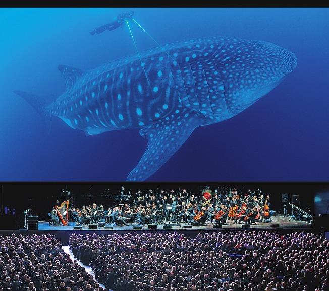 „Unser blauer Planet – Live In Concert“ ist eine opulente Mischung aus Sinfoniekonzert und Naturfilm. Am 24. Januar wird das Spektakel in der Barclaycard Arena aufgeführt „Unser blauer Planet – Live In Concert“ ist eine opulente Mischung aus Sinfoniekonzert und Naturfilm. Am 24. Januar wird das Spektakel in der Barclaycard Arena aufgeführt