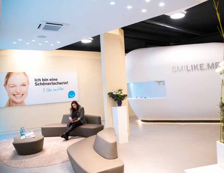 Die neuen Praxisräume direkt in der Hamburger Innenstadt: Ein besonderes Licht- und Raumkonzept schafft eine entspannte Atmosphäre Die neuen Praxisräume direkt in der Hamburger Innenstadt: Ein besonderes Licht- und Raumkonzept schafft eine entspannte Atmosphäre