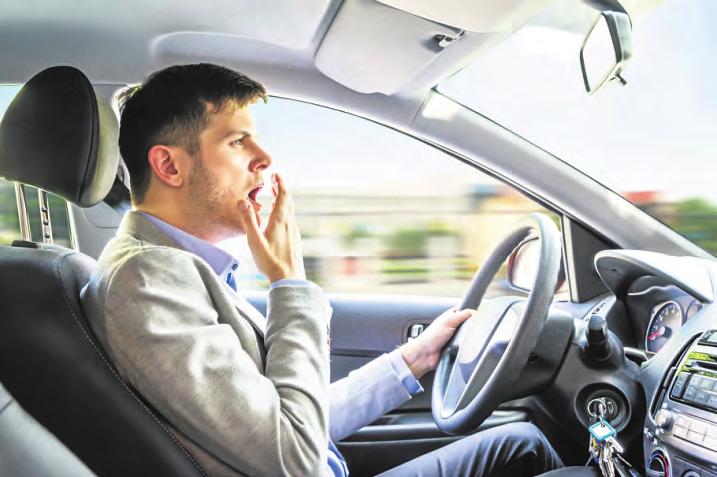 Wenn das Gähnen am Steuer zunimmt, dann sollte schleunigst eine Pause gemacht werden. Denn Sekundenschlaf führt häufig zu äußerst schweren Unfällen. Foto: Popov Wenn das Gähnen am Steuer zunimmt, dann sollte schleunigst eine Pause gemacht werden. Denn Sekundenschlaf führt häufig zu äußerst schweren Unfällen. Foto: Popov