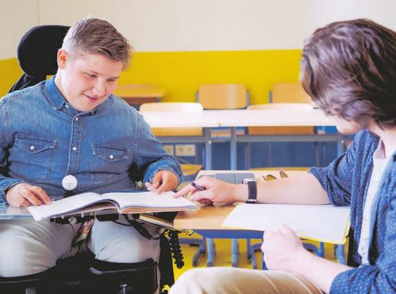 Wertvolle Helfer der DMH: Durch die Unterstützung der FSJler haben muskelkranke Kinder die Chance, einen guten Schulabschluss zu machen, zu studieren und auf dem ersten Arbeitsmarkt Fuß zu fassen Wertvolle Helfer der DMH: Durch die Unterstützung der FSJler haben muskelkranke Kinder die Chance, einen guten Schulabschluss zu machen, zu studieren und auf dem ersten Arbeitsmarkt Fuß zu fassen