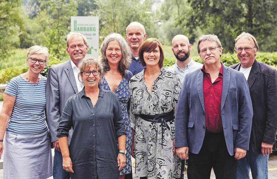 Das Leitungsteam der BS18 (von links): Nicole Rust, Detlev Konow, Marina Entlinger, Wiebke Schuleit, Mathias Oldsen, Inga von Garrel, Ole Petersen, Rasmus Schwemin und Bernd Menzel Fotos: BS18 Das Leitungsteam der BS18 (von links): Nicole Rust, Detlev Konow, Marina Entlinger, Wiebke Schuleit, Mathias Oldsen, Inga von Garrel, Ole Petersen, Rasmus Schwemin und Bernd Menzel Fotos: BS18