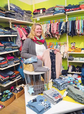 Bei „Blumenkinder und Rabauken“ bietet Janina Kaßner robuste Kleidung für Kinder  Bei „Blumenkinder und Rabauken“ bietet Janina Kaßner robuste Kleidung für Kinder