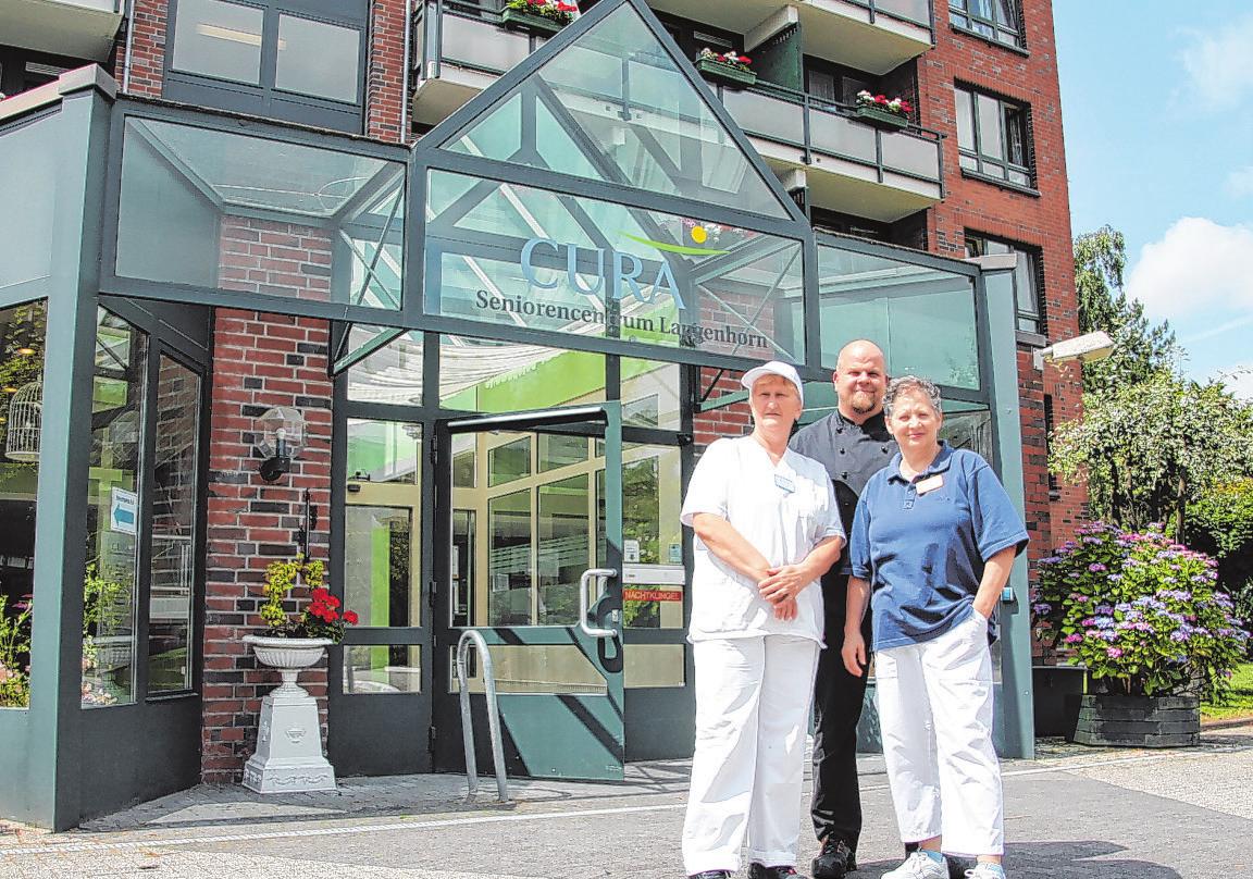 Koch Nils Laukner sowie Hauswirtschafterin Zrinka Brajac und Pflegefachkraft Barbara Rentzsch (r.) sorgen sich um das Wohl der Bewohner Foto: oj Koch Nils Laukner sowie Hauswirtschafterin Zrinka Brajac und Pflegefachkraft Barbara Rentzsch (r.) sorgen sich um das Wohl der Bewohner Foto: oj