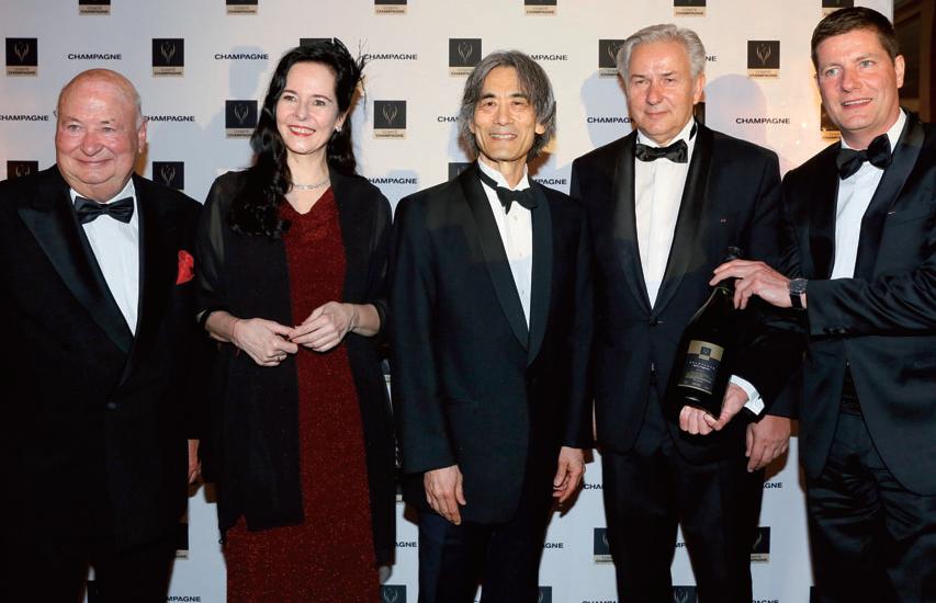 V.l.n.r.: Günter Schöneis (Initiator des Preises), Julia Spinola (Laudatorin), Kent Nagano, Klaus Wowereit (Laudator), Christian Josephi (Repräsentant des Comité Champagne) FOTO: AXEL KIRCHHOF