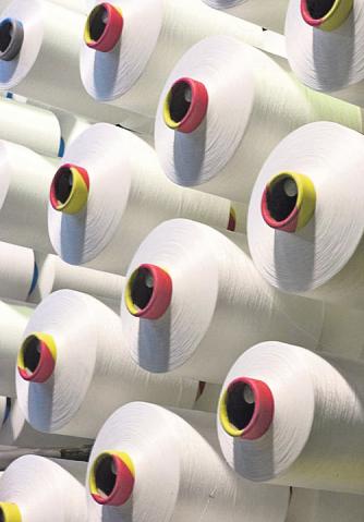 Neues Material für den Matratzenbezug: Aus dem Meer gefischte Plastikreste werden in die Faser Seaqual umgewandelt und danach zu Endlosgarnen verarbeitet Neues Material für den Matratzenbezug: Aus dem Meer gefischte Plastikreste werden in die Faser Seaqual umgewandelt und danach zu Endlosgarnen verarbeitet