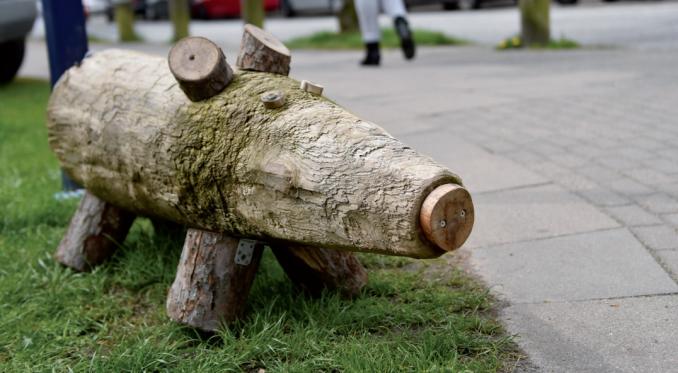 Holzschwein „Schnitzel“ ist zum Maskottchen Blankeneses avanciert TEXT: ANNA-LENA WALTER