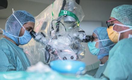 Kompetenz im Bereich der Wirbelsäulenchirurgie auch für sehr seltene und komplexe Krankheitsbilder Kompetenz im Bereich der Wirbelsäulenchirurgie auch für sehr seltene und komplexe Krankheitsbilder