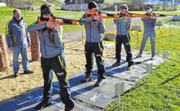 So soll es auch in Schwarzenbek aussehen: Biathleten zielen auf Scheiben. Foto: Schützengilde So soll es auch in Schwarzenbek aussehen: Biathleten zielen auf Scheiben. Foto: Schützengilde