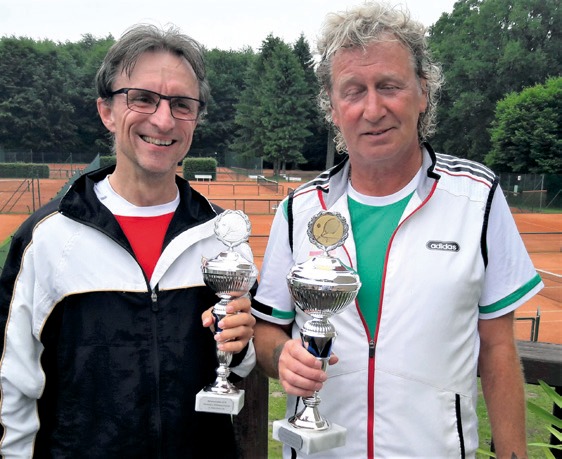 Herren 55: Thorsten Kolbe (TV Fischbek) machte es mal spannend. Gegen Bernd Willmann (S u S Waldenau) gab es ein knappes 5:7, 7:5, 10:6 Herren 55: Thorsten Kolbe (TV Fischbek) machte es mal spannend. Gegen Bernd Willmann (S u S Waldenau) gab es ein knappes 5:7, 7:5, 10:6