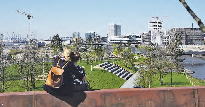 Besucher des Baakenparks können sich auf tolle Aussichten freuen Foto: Elbe & Flut/ HafenCity Hamburg GmbH Besucher des Baakenparks können sich auf tolle Aussichten freuen Foto: Elbe & Flut/ HafenCity Hamburg GmbH