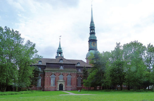 Blick von der Königstraße auf die Hauptkirche St. Trinitatis in Altona, FOTO: KONSALT