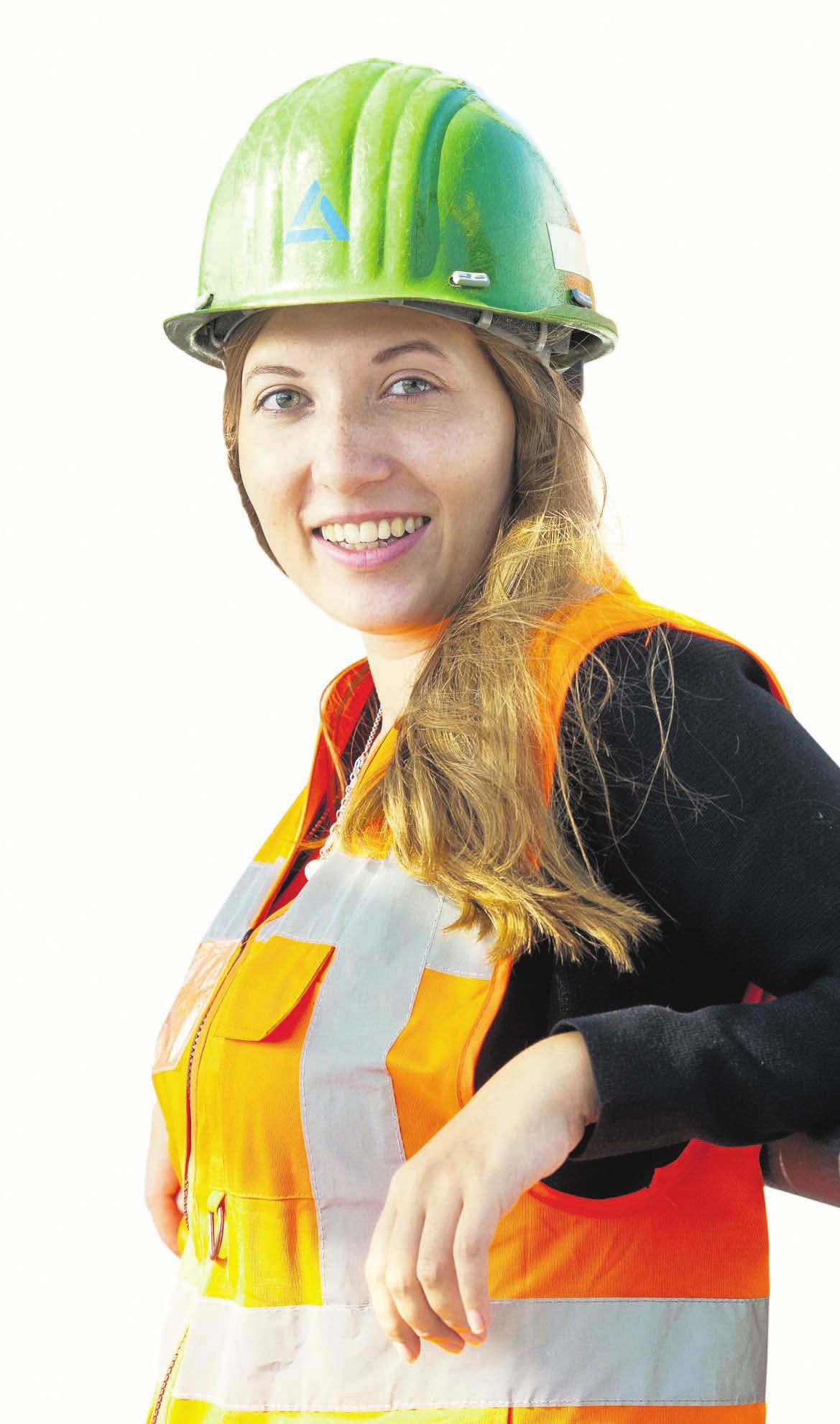Lisa-Marie Goldmann studiert an der HSBA, die Praxis lernt sie bei Aurubis. FOTO: HEINER KÖPCKE Lisa-Marie Goldmann studiert an der HSBA, die Praxis lernt sie bei Aurubis. FOTO: HEINER KÖPCKE