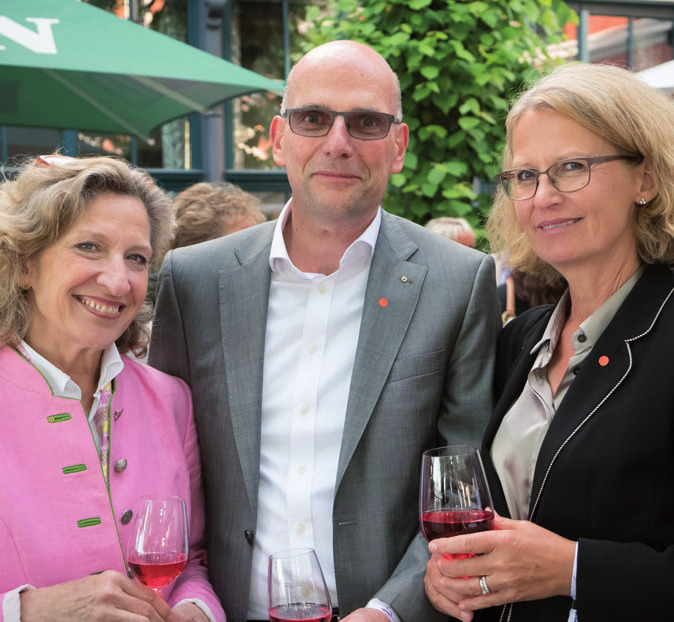 Dr. Christa Wilcke mit Dr. Rainer Süßenguth und Ehefrau Susanne