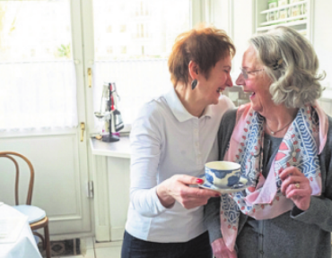 Vera Hambach (rechts), die Mutter von Angela Lehnert, mit Ina aus Litauen. Foto: privat Vera Hambach (rechts), die Mutter von Angela Lehnert, mit Ina aus Litauen. Foto: privat
