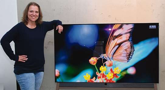 Jetzt die WM-Loewe-Pakete schnüren: Daniela Ströh bietet attraktive Preisknüller Fotos: Jordan Jetzt die WM-Loewe-Pakete schnüren: Daniela Ströh bietet attraktive Preisknüller Fotos: Jordan