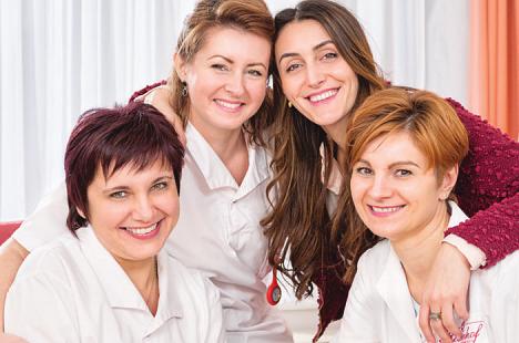 Sympathisch, motiviert und kompetent: Das Pflegeteam im Rosenhof Ahrensburg. Sympathisch, motiviert und kompetent: Das Pflegeteam im Rosenhof Ahrensburg.