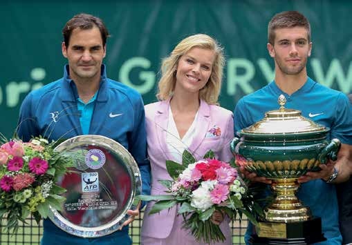 Kein Deutscher diesmal im Finale der Gerry Weber Open in Halle. Borna Coric (r.) war vor den Augen von Eva Herzigova zu stark für Roger Federer. Foto: GERRY WEBER OPEN Kein Deutscher diesmal im Finale der Gerry Weber Open in Halle. Borna Coric (r.) war vor den Augen von Eva Herzigova zu stark für Roger Federer. Foto: GERRY WEBER OPEN