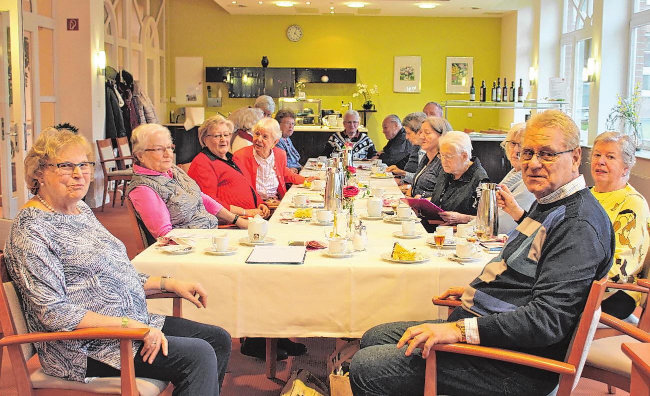Gemütliches Beisammensein ist Trumpf bei den Versammlungen, die Ilse Margret Schibbe leitet (links vorn) Foto: KN Gemütliches Beisammensein ist Trumpf bei den Versammlungen, die Ilse Margret Schibbe leitet (links vorn) Foto: KN