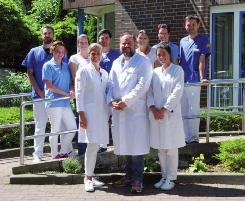 Dr. Fabian Fehlauer mit seinem Team
