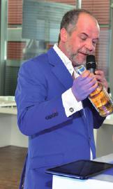 Marek Erhardt mit Helbings „feiner Aquavit“