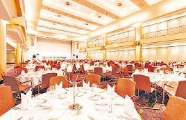 Wie geschaffen für grandiose Feiern: Blick in den großen Ballsaal des Grand Elysée Hamburg Wie geschaffen für grandiose Feiern: Blick in den großen Ballsaal des Grand Elysée Hamburg